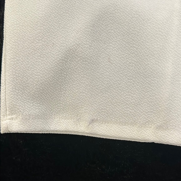 Elegant White Pencil Skirt - Picture 2 of 4